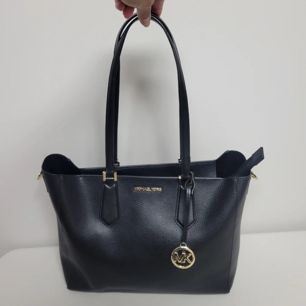 Michael Kors Kimberly Large Pebbled Leather Tote. - Picture 3 of 15